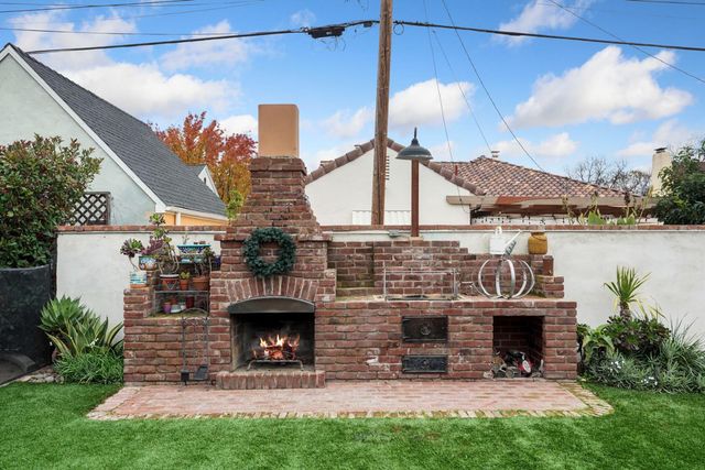 2202 N Stockton St, Stockton, CA 95204