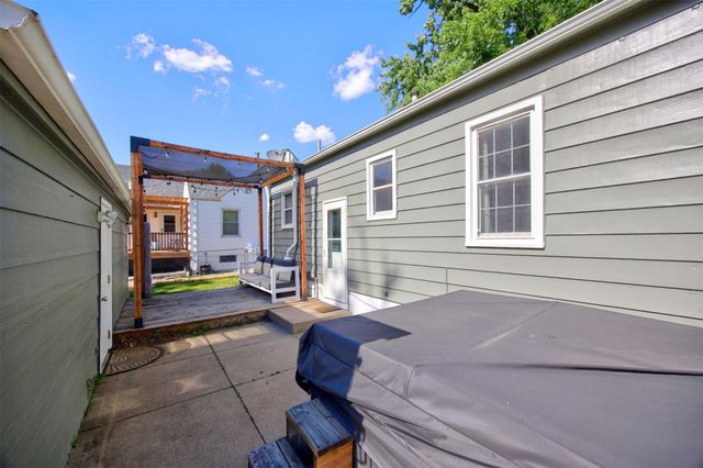 2506 60th Street, Des Moines, IA 50322