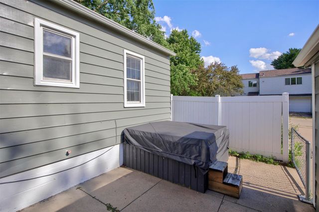 2506 60th Street, Des Moines, IA 50322