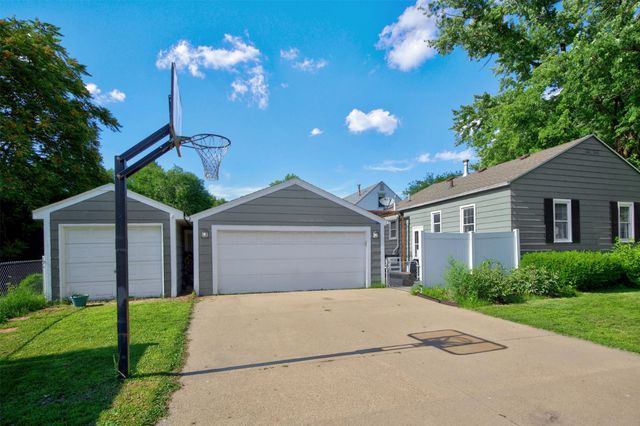 2506 60th Street, Des Moines, IA 50322