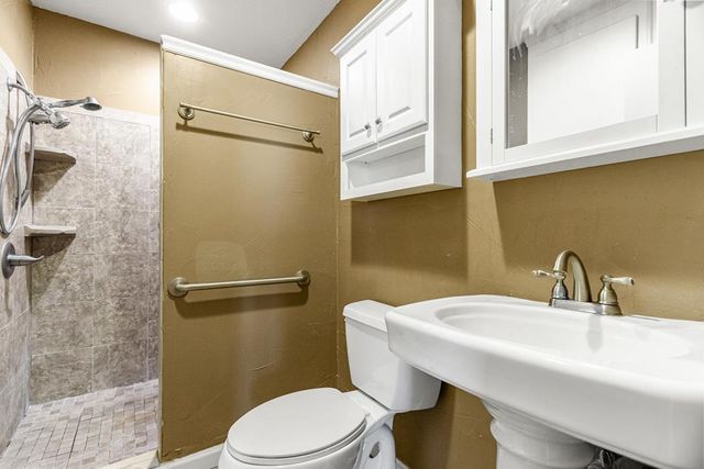 1103 NW 3rd St, Andrews, TX 79714