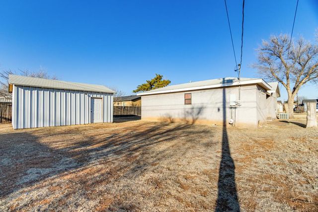 1103 NW 3rd St, Andrews, TX 79714