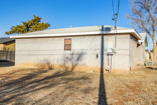 1103 NW 3rd St, Andrews, TX 79714