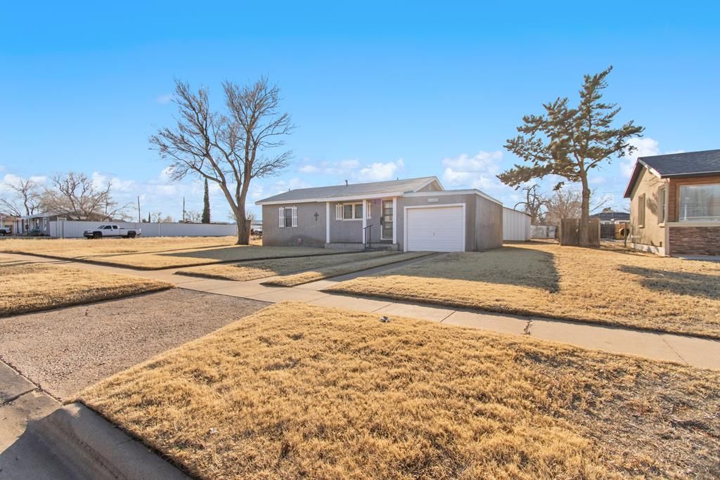 1103 NW 3rd St, Andrews, TX 79714