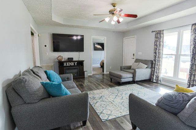 1111 Gardendale Dr, Murfreesboro, TN 37130