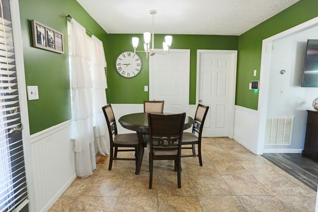 1111 Gardendale Dr, Murfreesboro, TN 37130