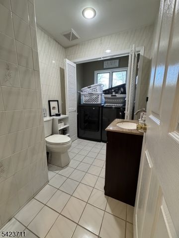 33 Woodsedge Ave, Mount Olive Twp., NJ 07828