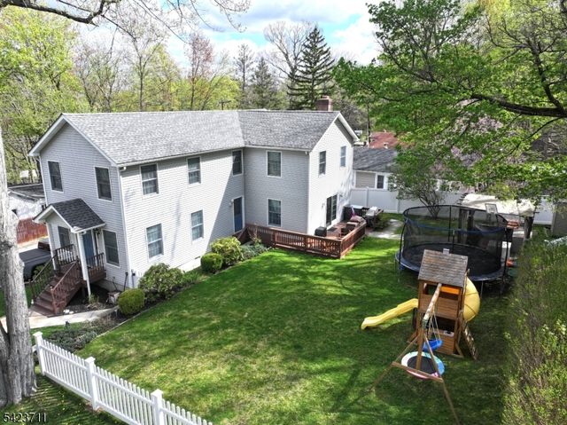 33 Woodsedge Ave, Mount Olive Twp., NJ 07828