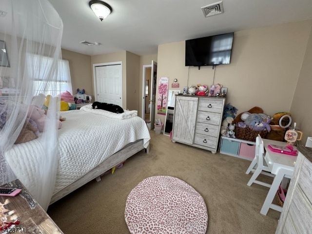 33 Woodsedge Ave, Mount Olive Twp., NJ 07828