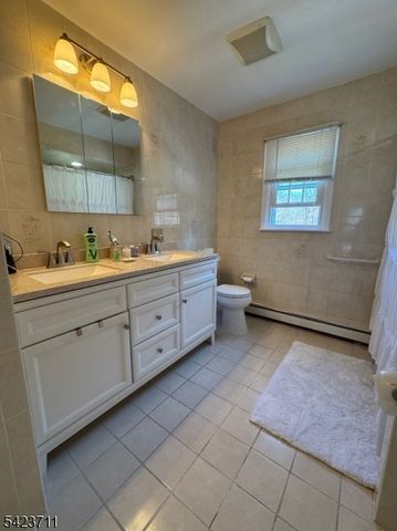 33 Woodsedge Ave, Mount Olive Twp., NJ 07828