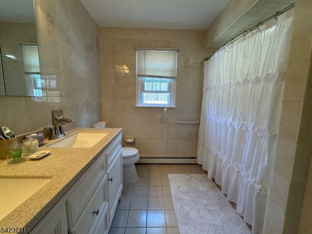 33 Woodsedge Ave, Mount Olive Twp., NJ 07828