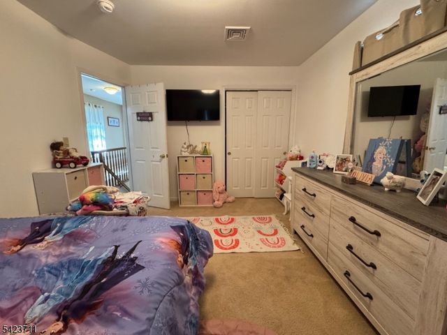 33 Woodsedge Ave, Mount Olive Twp., NJ 07828