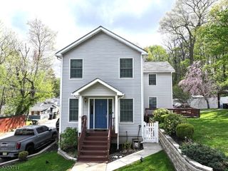 33 Woodsedge Ave, Mount Olive Twp., NJ 07828