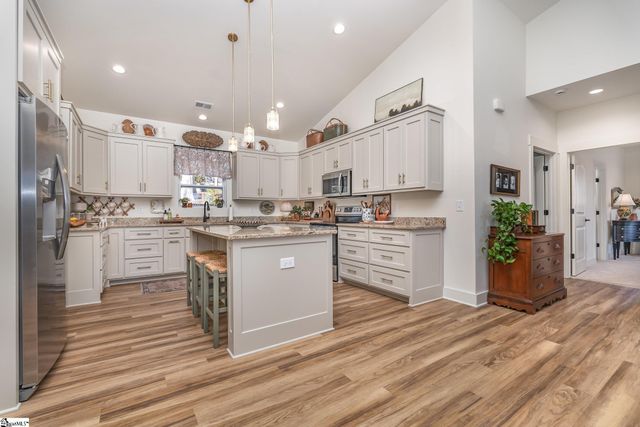 117 E Peninsula Drive, Laurens, SC 29360