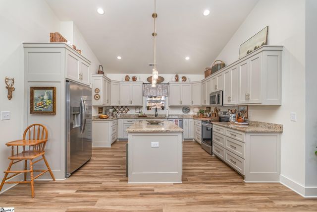 117 E Peninsula Drive, Laurens, SC 29360