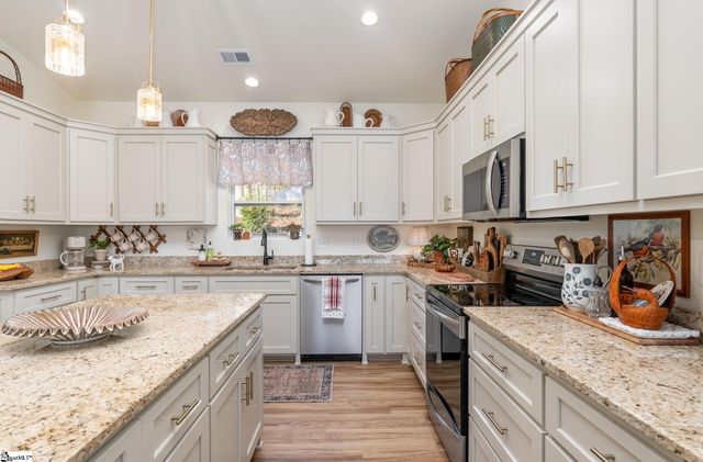 117 E Peninsula Drive, Laurens, SC 29360