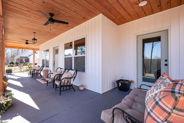 117 E Peninsula Drive, Laurens, SC 29360