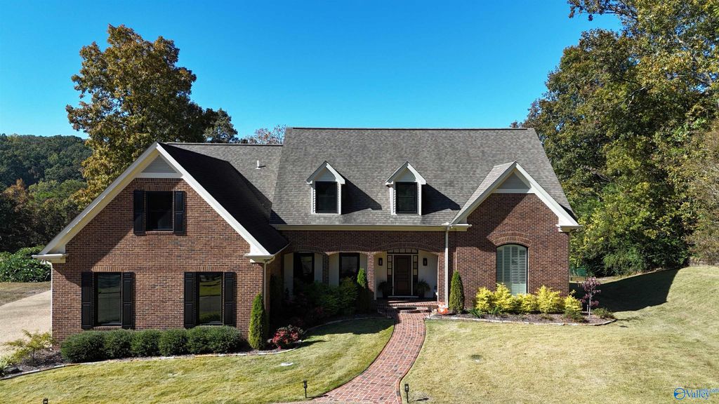 1707 Winston Street, Guntersville, AL 35976