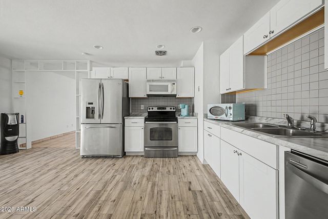 5232 W MAUNA LOA Lane, Glendale, AZ 85306