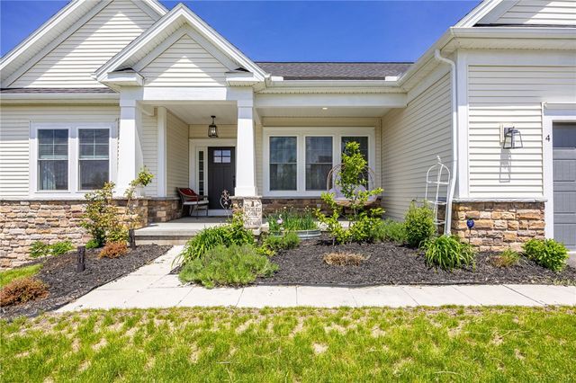 4 Black Wood Circle, Pittsford, NY 14534