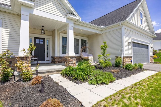 4 Black Wood Circle, Pittsford, NY 14534