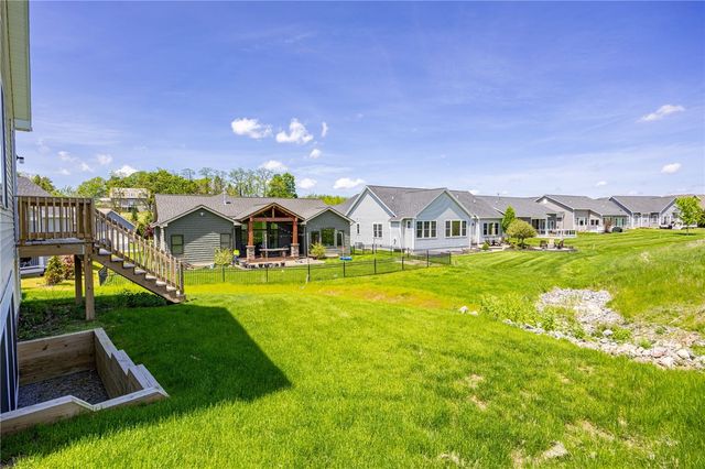 4 Black Wood Circle, Pittsford, NY 14534