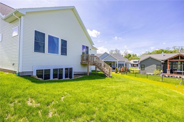 4 Black Wood Circle, Pittsford, NY 14534