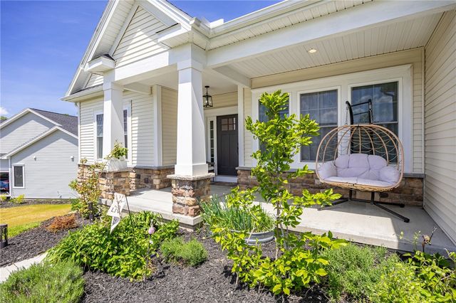 4 Black Wood Circle, Pittsford, NY 14534