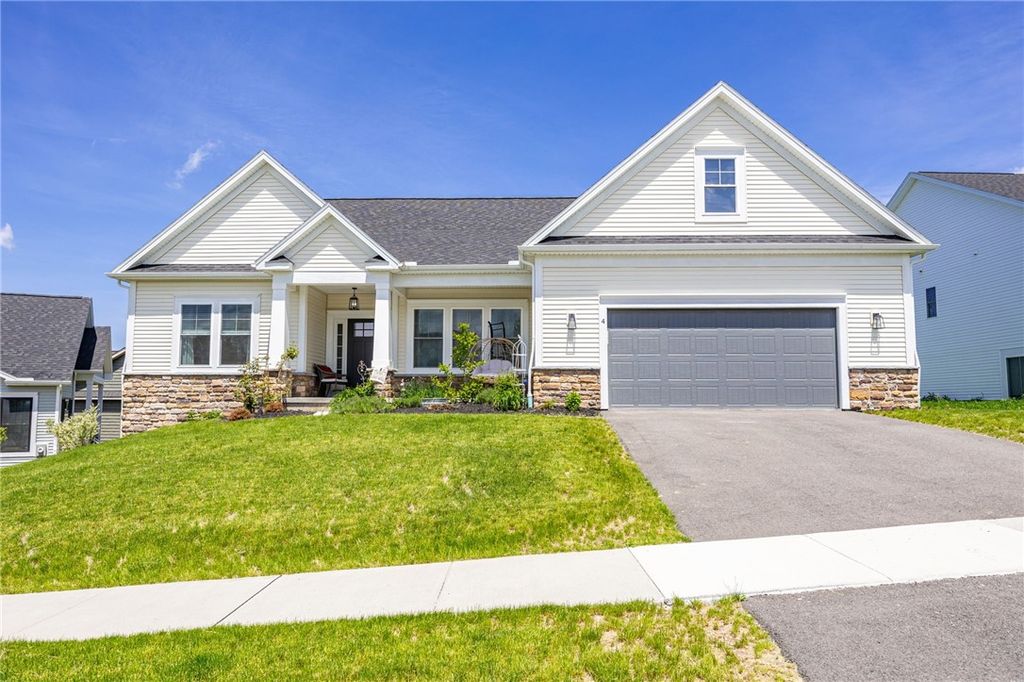 4 Black Wood Circle, Pittsford, NY 14534