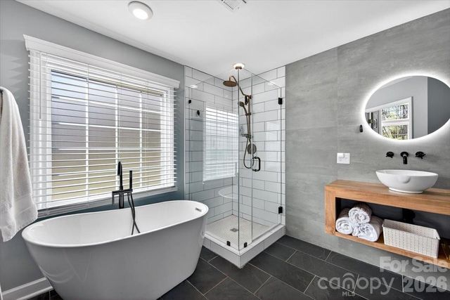 9011 Warbler Court, Charlotte, NC 28210