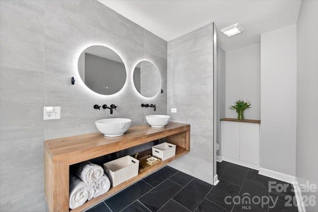 9011 Warbler Court, Charlotte, NC 28210