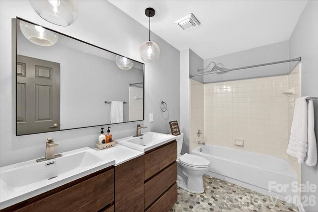 9011 Warbler Court, Charlotte, NC 28210