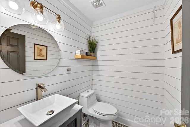 9011 Warbler Court, Charlotte, NC 28210