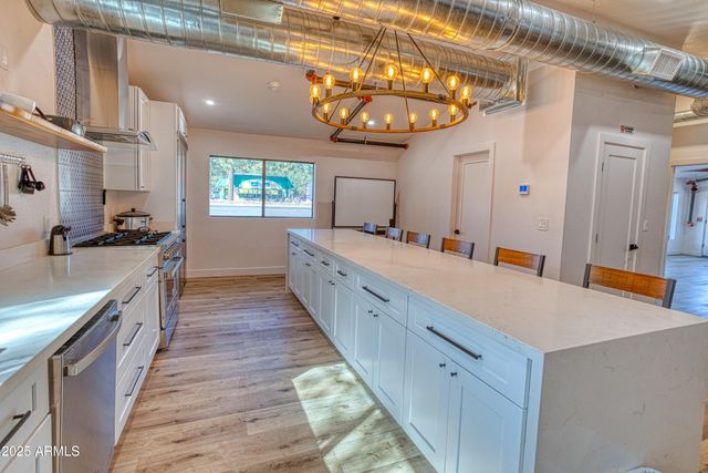 858 E WHITE MOUNTAIN Boulevard, Pinetop, AZ 85935