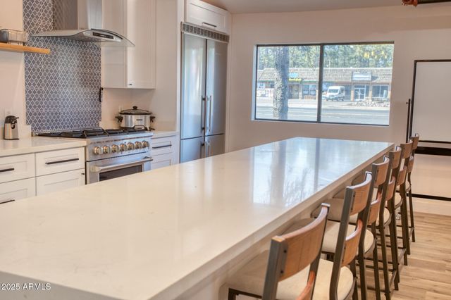 858 E WHITE MOUNTAIN Boulevard, Pinetop, AZ 85935