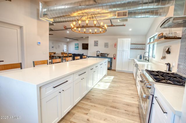 858 E WHITE MOUNTAIN Boulevard, Pinetop, AZ 85935