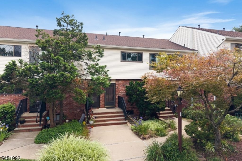 673 Dover Court 1C, Hillsborough Twp., NJ 08844