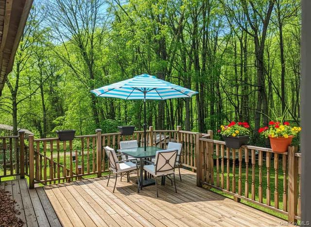 9 Merriewold Lane S, Monroe, NY 10950