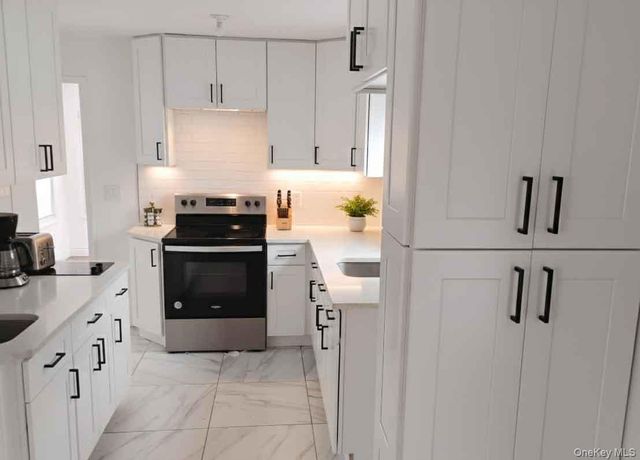 9 Merriewold Lane S, Monroe, NY 10950