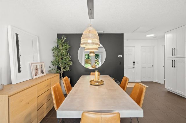 319 BEARDED OAKS CIRCLE, Sarasota, FL 34232
