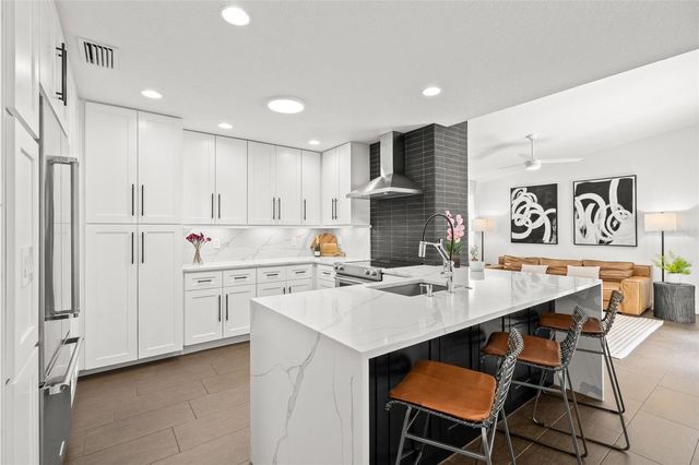 319 BEARDED OAKS CIRCLE, Sarasota, FL 34232