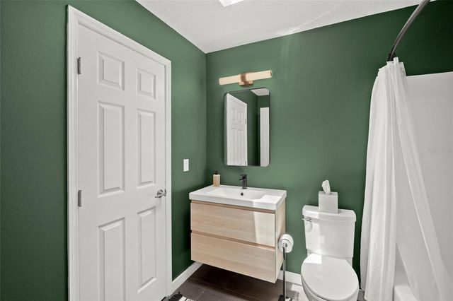 319 BEARDED OAKS CIRCLE, Sarasota, FL 34232