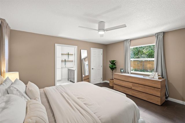 319 BEARDED OAKS CIRCLE, Sarasota, FL 34232