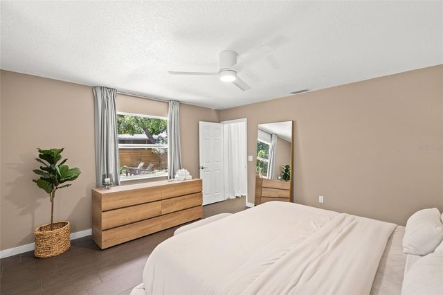 319 BEARDED OAKS CIRCLE, Sarasota, FL 34232