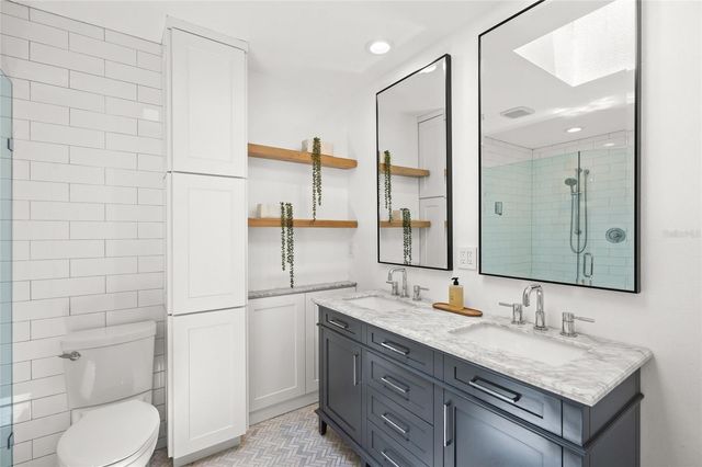319 BEARDED OAKS CIRCLE, Sarasota, FL 34232