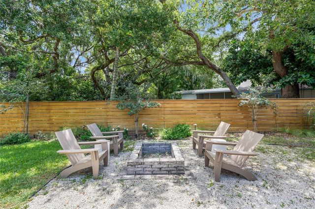 319 BEARDED OAKS CIRCLE, Sarasota, FL 34232