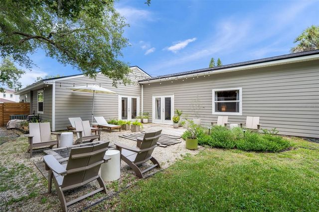 319 BEARDED OAKS CIRCLE, Sarasota, FL 34232