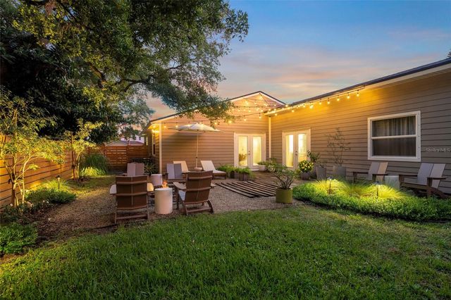 319 BEARDED OAKS CIRCLE, Sarasota, FL 34232