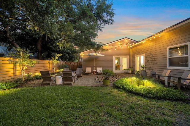 319 BEARDED OAKS CIRCLE, Sarasota, FL 34232