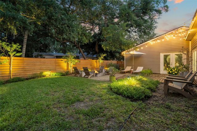 319 BEARDED OAKS CIRCLE, Sarasota, FL 34232
